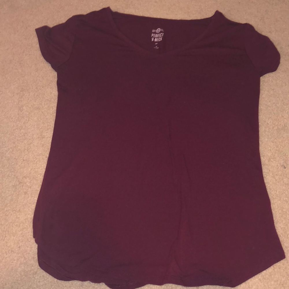 Women’s maroon V-Neck top